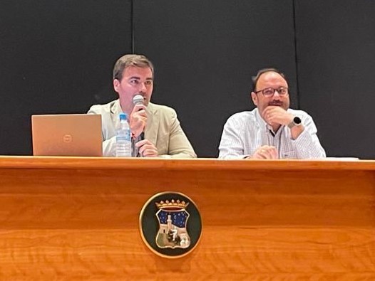 Los concejales de Consejos de Barrio y pueblos anexionados, Jesús David García, y de Participación Ciudadana, Roberto Narro Reunion presupuestos participativos