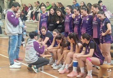 Soledad Merino alecciona a sus jugadoras durante un tiempo muerto Foto Lujisa Basket Guadalajara 1