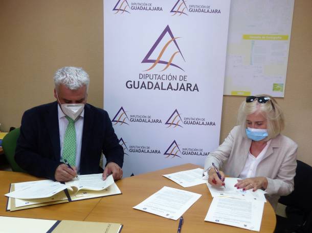 Firma convenio ACCEM envejecimiento activo en zonas rurales 1