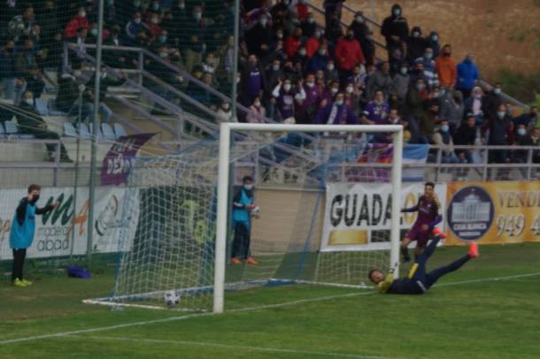 Primer gol del Deportivo sin apenas ángulo