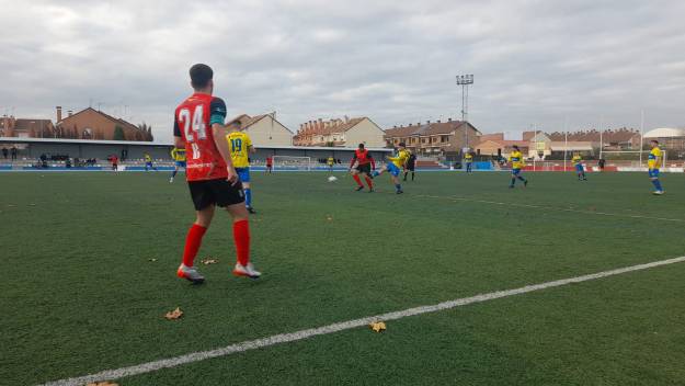 Sergio Morán en un lance del partido con victoria del Alovera