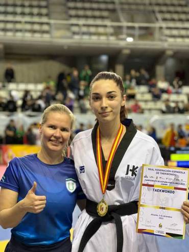 Lena Reyes Taekwondo campeona 2