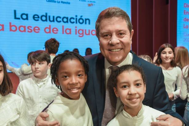 Emiliano García Page Niños Educación 1