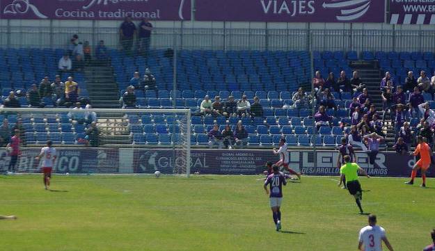 Deportivo GU  - Cacereño Con el portero fuera de sitio marca el Cacereño el gol del triunfo