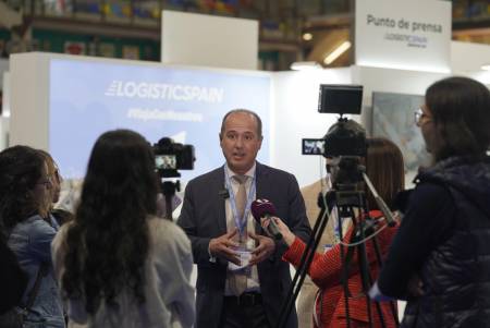 20240411 Alberto Rojo atención a medios Feria Logistic