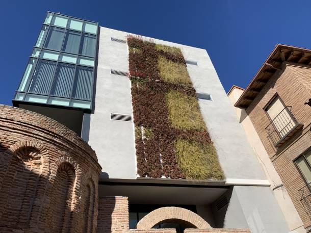 jardin vertical edificio arriaca seco