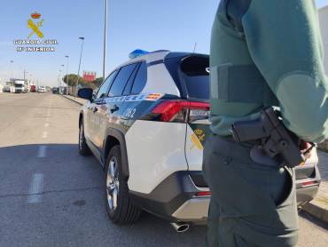 guardia civil coche agente