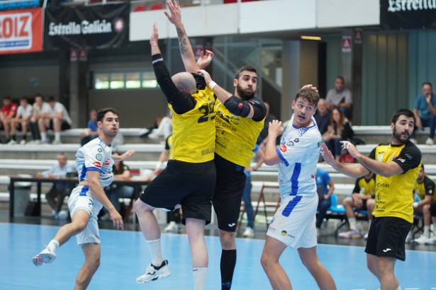 Balonmano GU - Pontevedra Cisne 4 Fotos de Fernando Lago