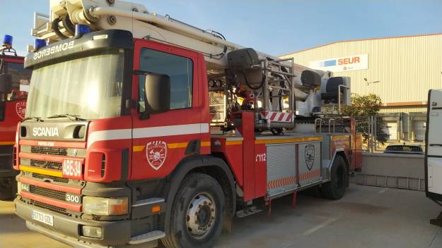 Camion autoescala antes de conversion en cisterna