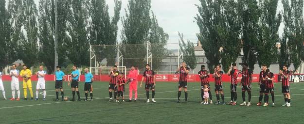 Azuqueca y Huracán forman antes del comienzo del partido 1