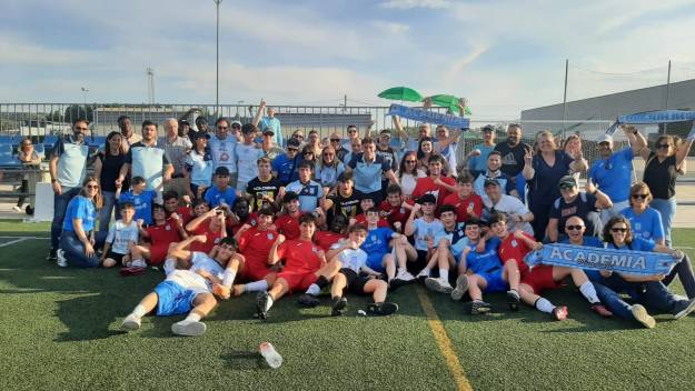 Foto de familia del equio juvenil de la Academia que ha conseguido el ascenso a Liga Nacional