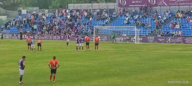 Momento en el que Morcillo se dsipone a lanzar el primer penalti ante el Mensajero Foto Javier Escamilla