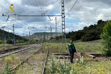 vias tren guardia civil