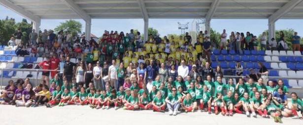 Primer encuentro Femenino de fútbol Foto Familia 1