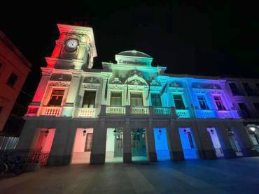 Fachada Ayuntamiento colores LGTBI 1