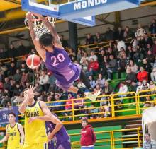 Bustos renueva una campaña más con Lujisa Basket Guadalajara 1