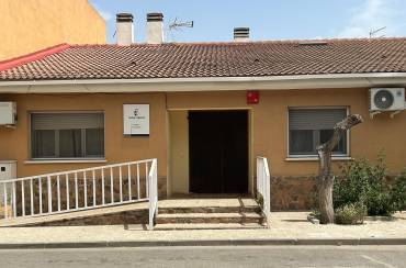 Foto fachada vivienda mayores Almoguera