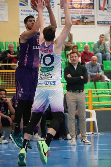 Luis Valera dorsal 9 jugador de Lujisa Basket