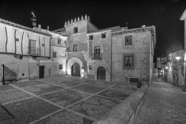 SIGÜENZA Casa del Doncel NB baja 1