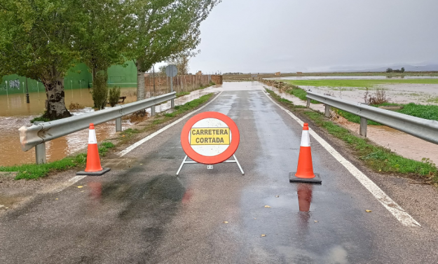 carretera cortada por lluvias