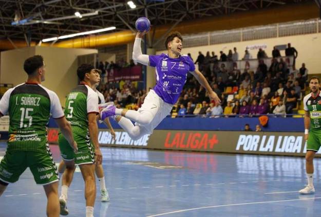 BM. Guadalajara en un mal final de partido cedió un empate ante Bada Huesca Foto Santi Molina-DXTenGuada