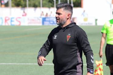 El Azuqueca de Juani con muchas bajas en sus filas cayó ante el Manchego