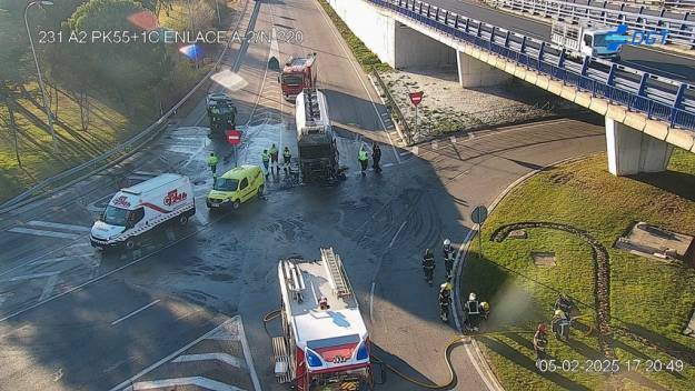 INCENDIO CAMION - 13 DGT CAMINOS -12