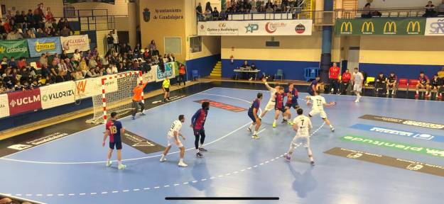 Impulse BM. Guadalajara que hizo un buen partido no pudo con el todopoderoso Barcelona Foto Pilar Borobia