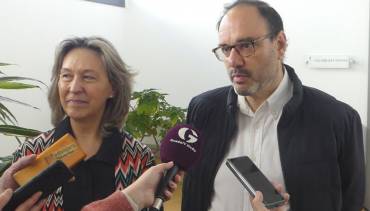La alcaldesa de Guadalajara Ana Guarinos junto al concejal de Igualdad Roberto Narro