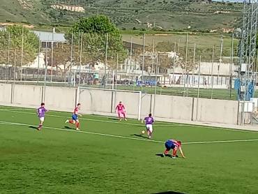 El Guadalajara B derrotó al Torrijos y solo le falta un punto para conseguir el título y el ascenso.   Foto Ismael Andrés