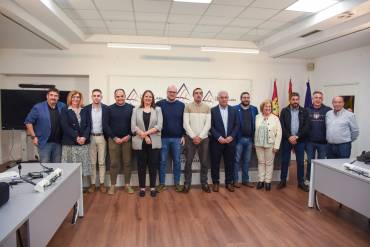 Foto grupo alcaldes reunión Zona Franca
