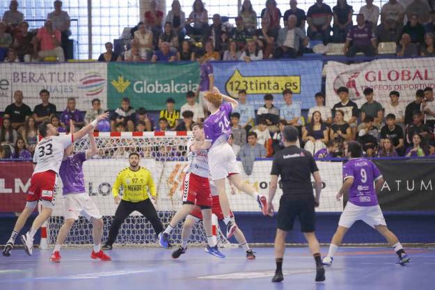 Piotr Mielczarski  autor de 8 goles en un lance del encuentro ante BM. Nava Foto Santi Molina- DXTenGUADA
