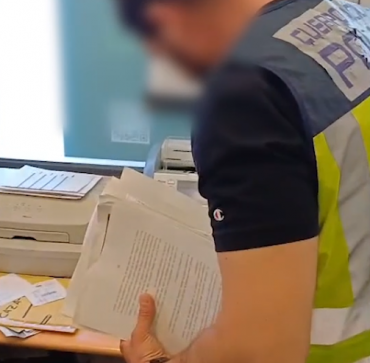 policia estafa inmigrantes