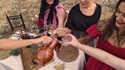BEA-COSMI-SARA-YOLANDA-VILLANUEVA-DE-ALCORONbindiscenital 1