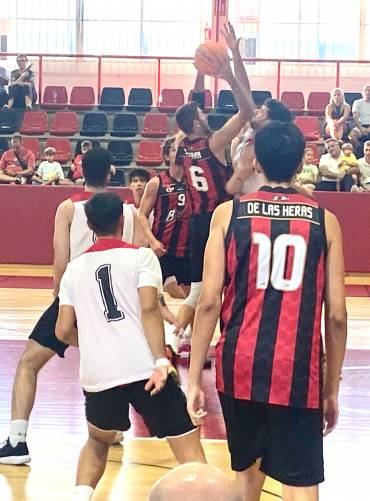 RECUCYM BAZU cayó derrotado ante C.B. Daimiel en el Trofeo JCCM. Foto: Luis Barra. RECUCYM BAZU cayó derrotado ante C.B. Daimiel en el Trofeo JCCM Foto Luis Barra