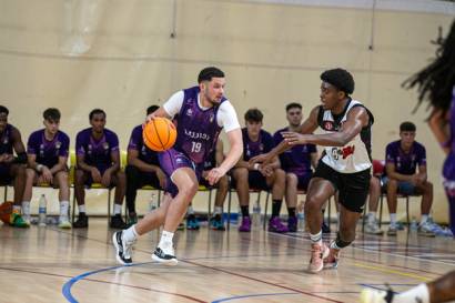 Primer choque alcarreño de la temporada. Foto: GUBasket/@DXTenGuada. derbi2 1