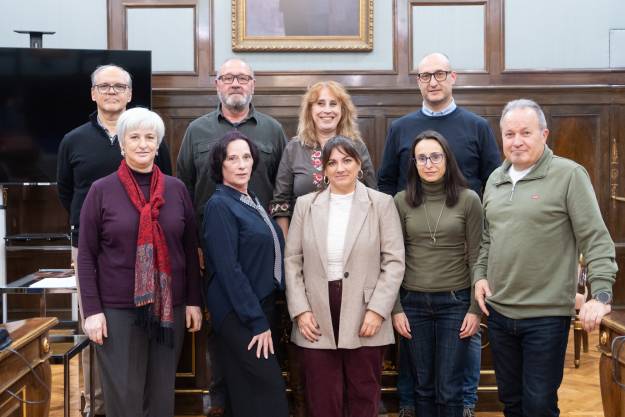 Foto de familia entrega de premios Concurso de Fotografia Calendario 2026