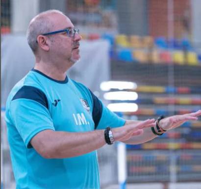 Mínguez, entrenador del conjunto capitalino. Foto:ciudadguadalajarafs y dxtenguada Mínguez 1