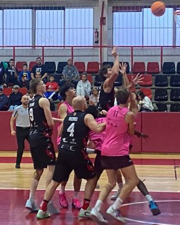 RECUCYM BAZU pese a que hizo un buen final de partido no le valió para sumar su primera victoria. RECUCYM BAZU pese a que hizo un buen final de partido no le valió para sumar su primera victoria
