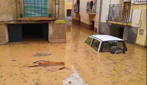 Villel de Mesa horas después de la riada del 30 de octubre de 2024, el agua todavía mostraba su poder Villel de Mesa inundación 30-OCT-2024 Suzuki