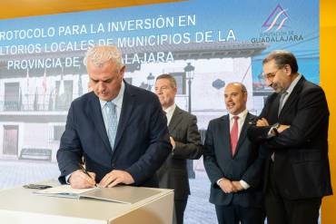 José Luis Vega Firma protocolo convenio SESCAM 17-11-25