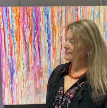 María Luisa Carrillo es pintora e ilustradora La autora Marílo delante de una de sus obras