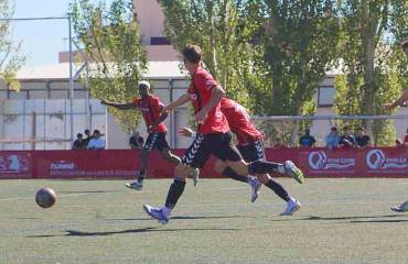 El Azuqueca en un partido muy duro sumó un punto en Sonseca