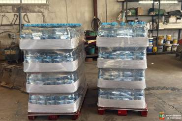 Se ha facilitado agua embotellada y con cisternas/ Ayto Fontanar agua embotellada reparto diputación