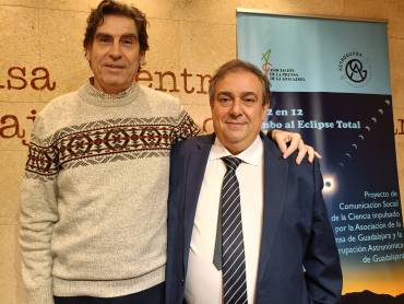 Alfonso Espinosa a la izquierda y Antonio García-Blanco presidente electo y expresidente de AstroGuada