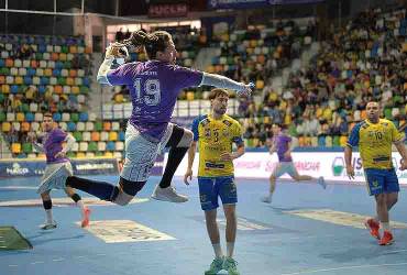 Chiuffa lanza a puerta en un lance del partido disputado en Ciudad Real Foto José Ramón García Carpintero