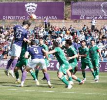 El Deportivo Guadalajara que dominó en el primer tiempo se vio superado por el Ferrol en el segundo. Foto: Eduardo Bonilla. El Deportivo Guadalajara que dominó en el primer tiempo se vio superado por el Ferrol en el segundo Foto Eduardo Bonilla 1 1