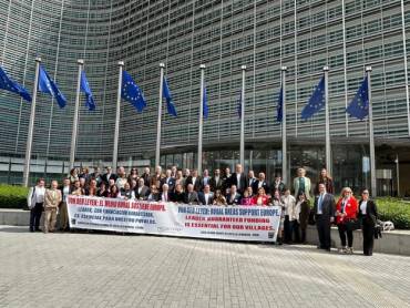 RECAMDER pancarta en Comisión Europea