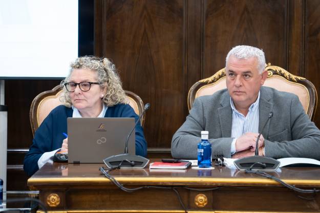 Susana Alcalde y JLVega pleno 17-4-26