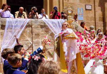 Celebración del Corpus Christi en Almonacid de Zorita. Foto Ayto/Archivo GD.